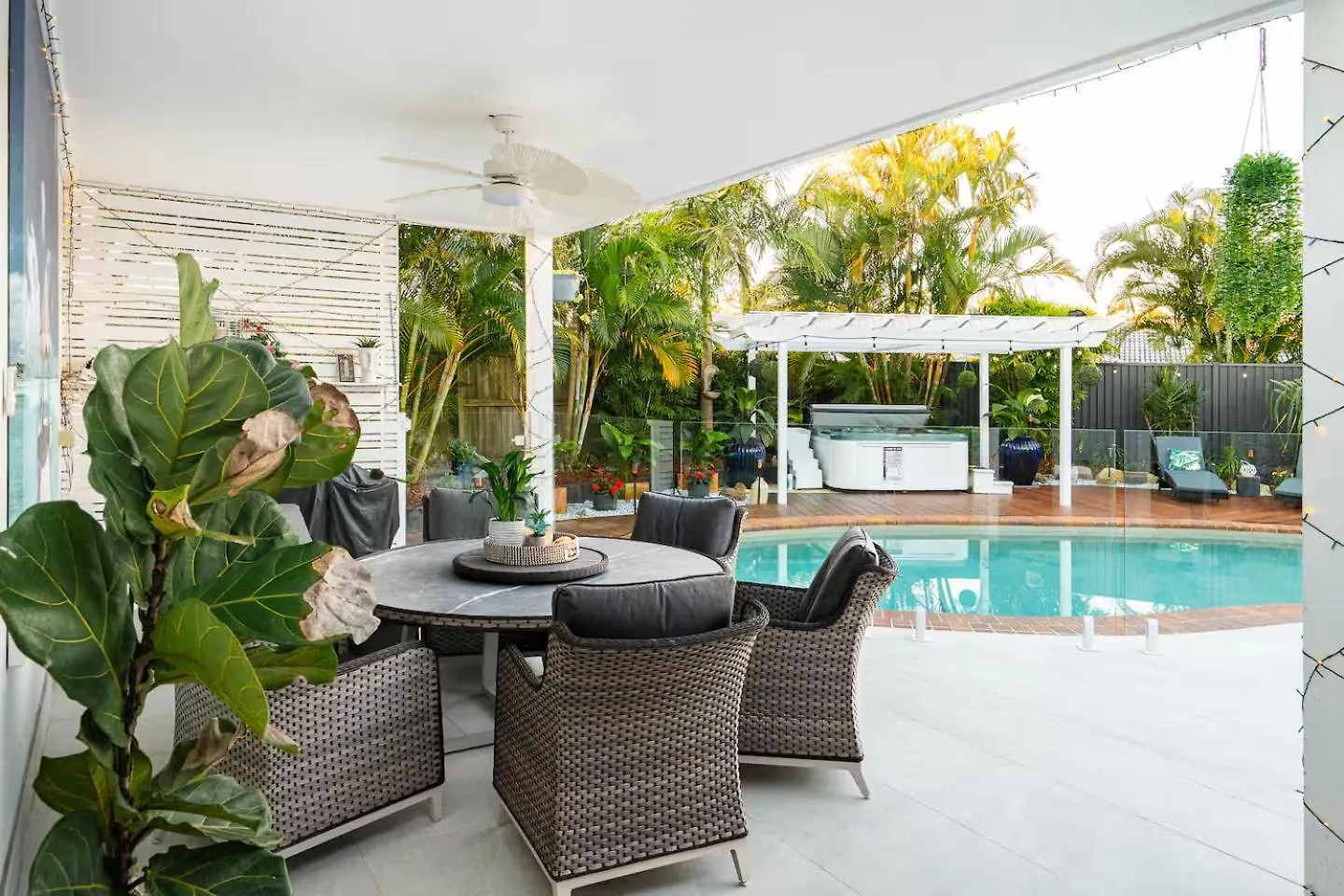 Dom wakacyjny Luxury Mooloolaba Retreat With Spa & Pool