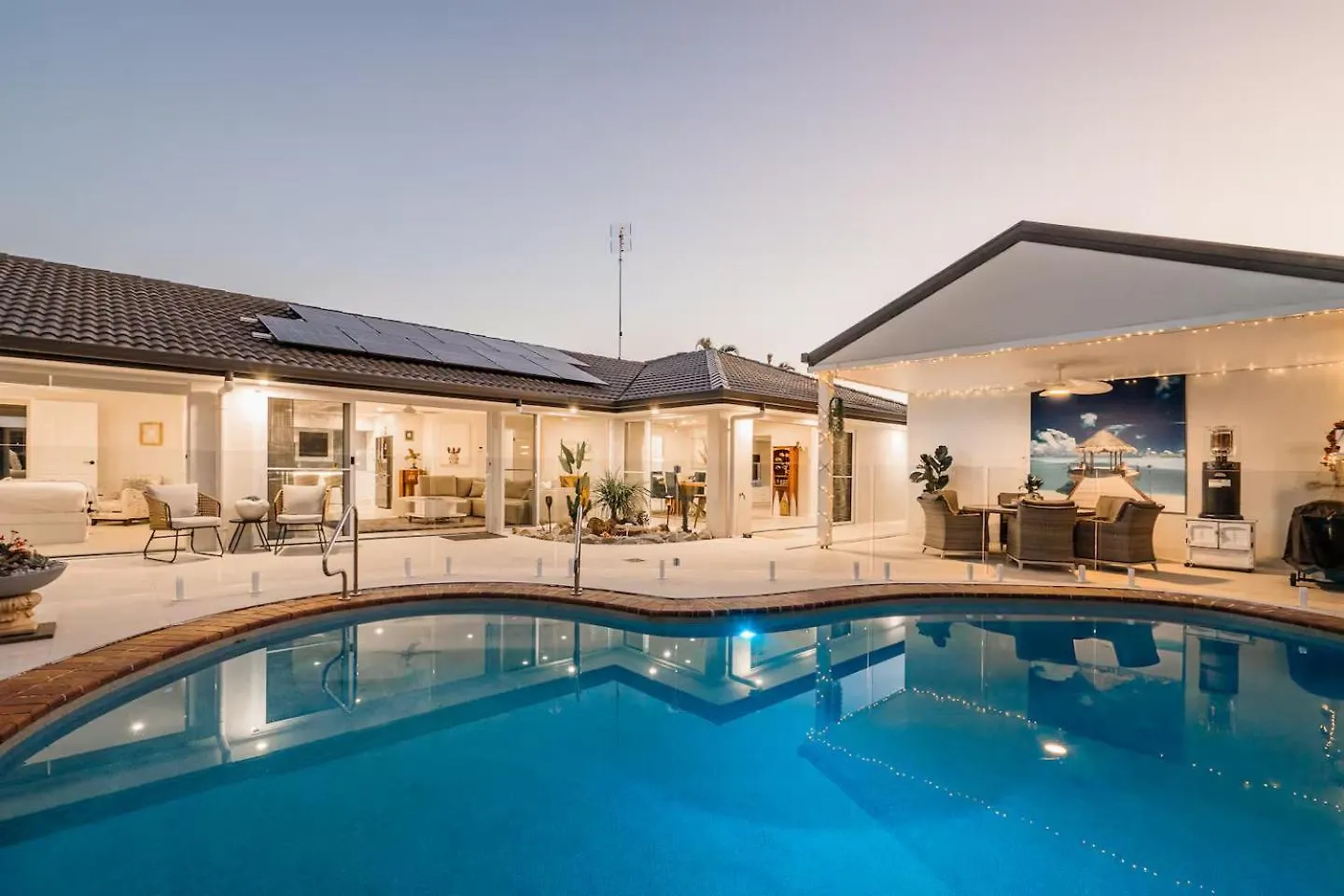Luxury Mooloolaba Retreat With Spa & Pool