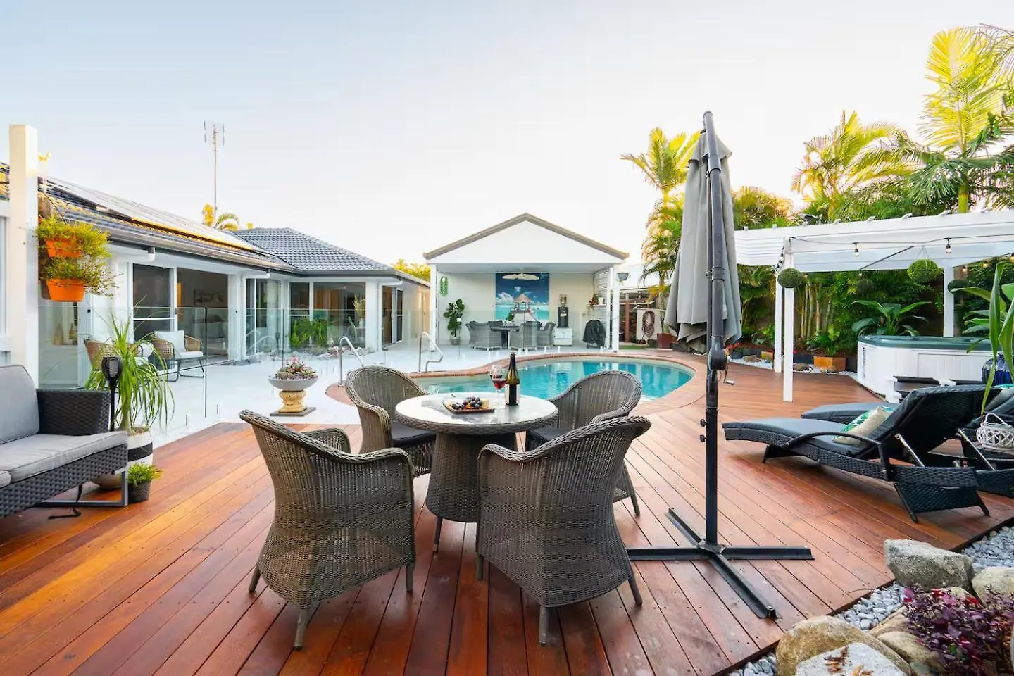 Luxury Mooloolaba Retreat With Spa & Pool