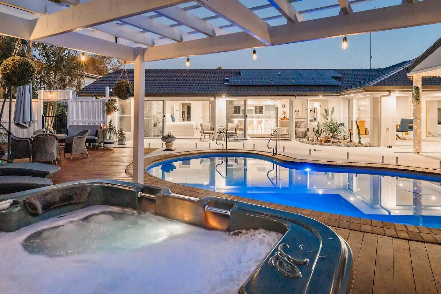 Luxury Mooloolaba Retreat With Spa & Pool