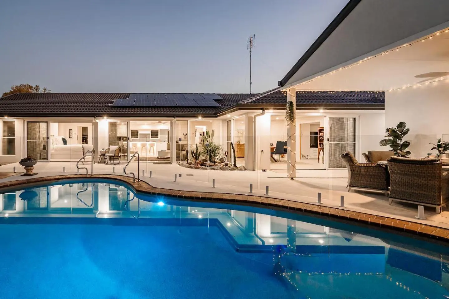 Luxury Mooloolaba Retreat With Spa & Pool Holiday home