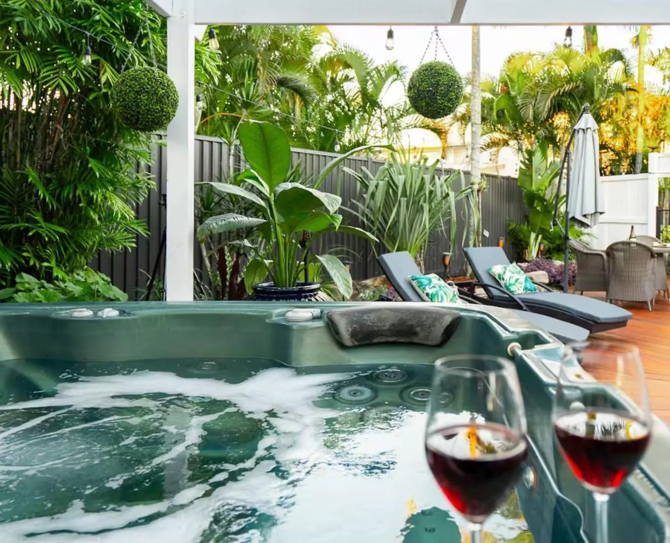 Luxury Mooloolaba Retreat With Spa & Pool