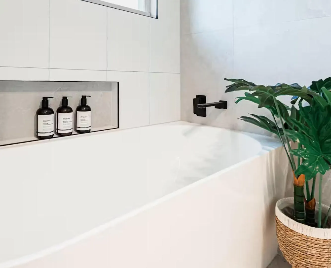 Luxury Mooloolaba Retreat With Spa & Pool Australia